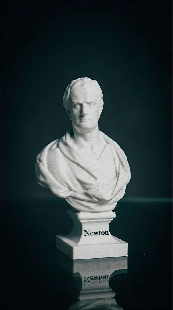 Busto de Isaac Newton da Editora 314, sobre pedestal com a inscrição Newton